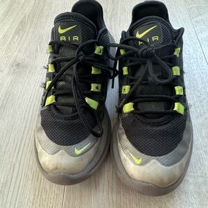 GUC Nike | Air Max Axis | Grey/Green Sneakers | Size 1Y